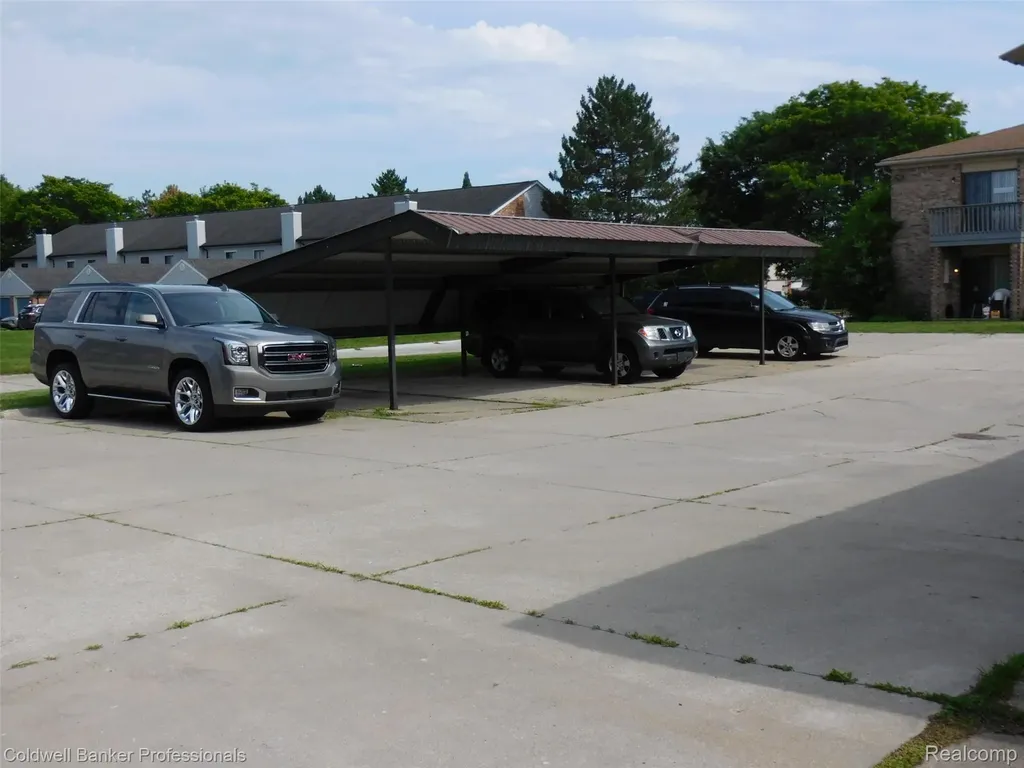 284 E 13 Mile, Unit #202 Madison Heights City MI 48071