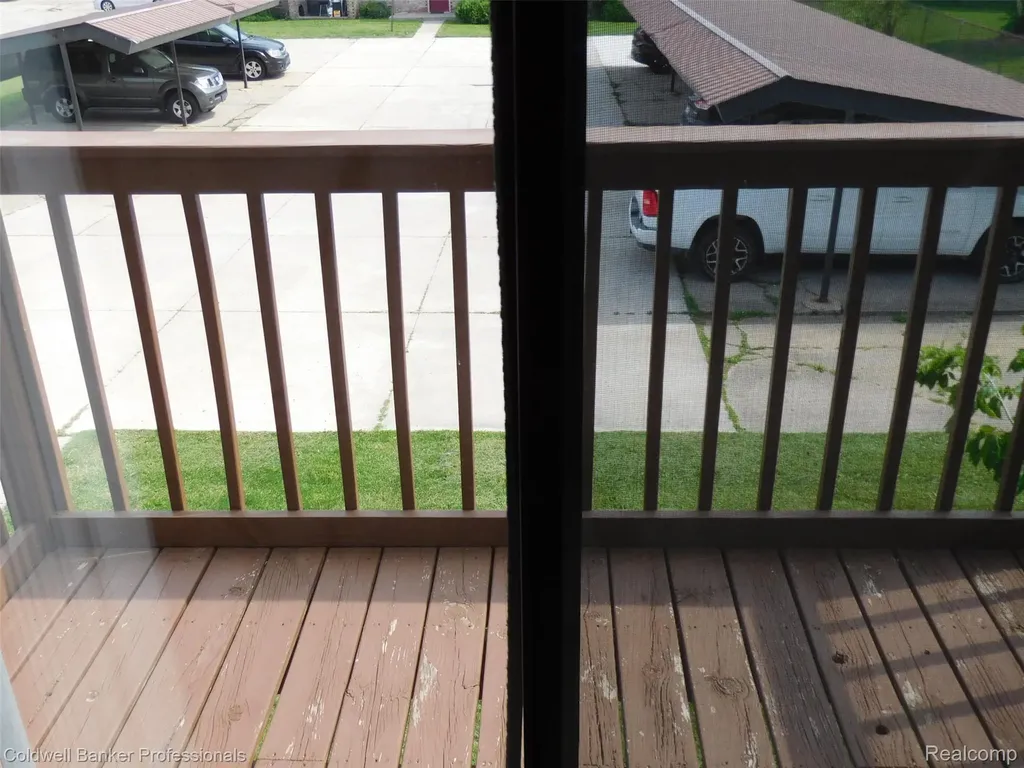 284 E 13 Mile, Unit #202 Madison Heights City MI 48071