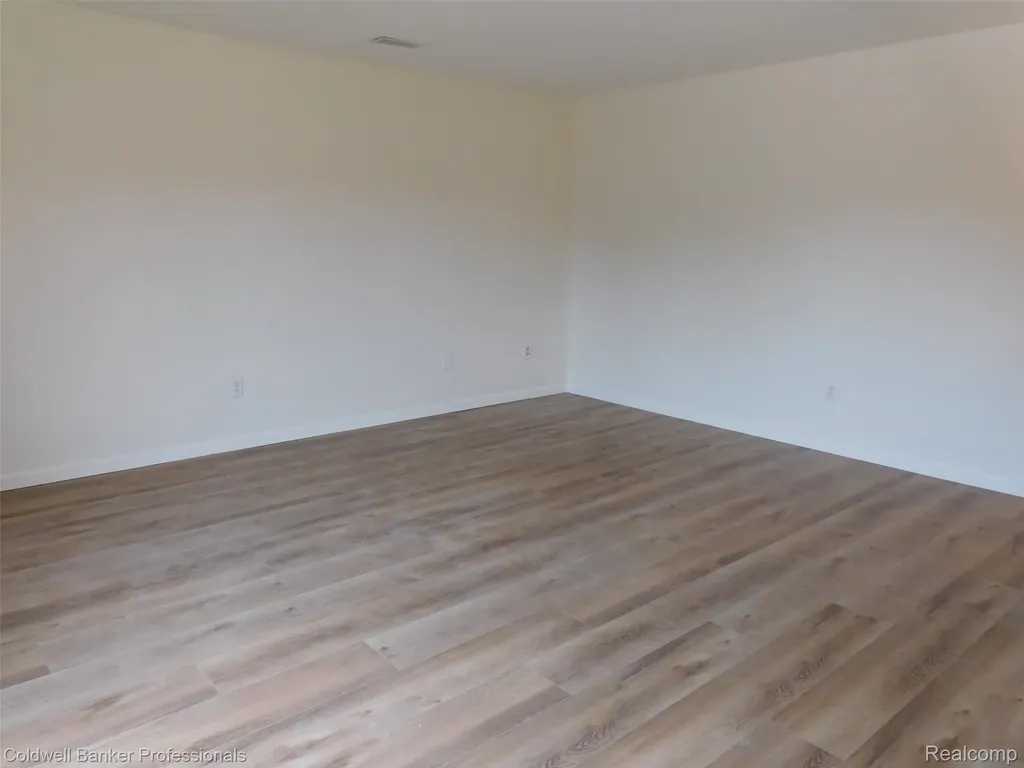 284 E 13 Mile, Unit #202 Madison Heights City MI 48071