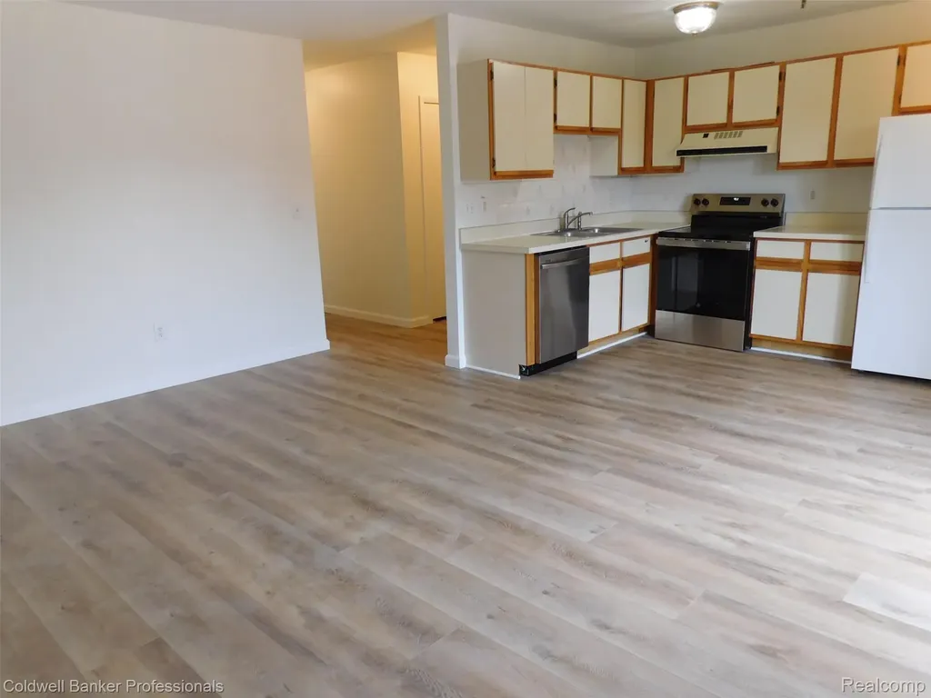 284 E 13 Mile, Unit #202 Madison Heights City MI 48071