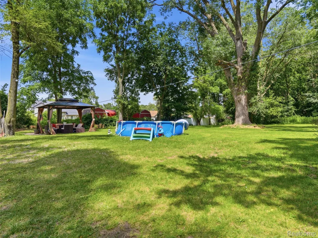 6520 N Hix Road Westland City MI 48185
