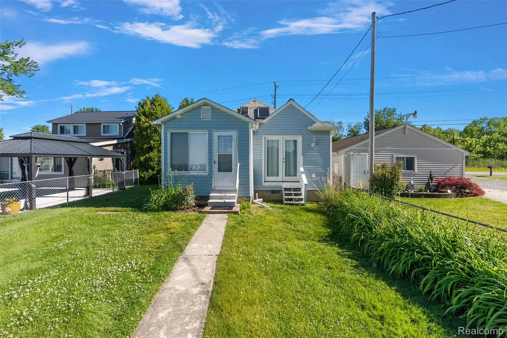 8449 Dixie Highway Ira Township MI 48023