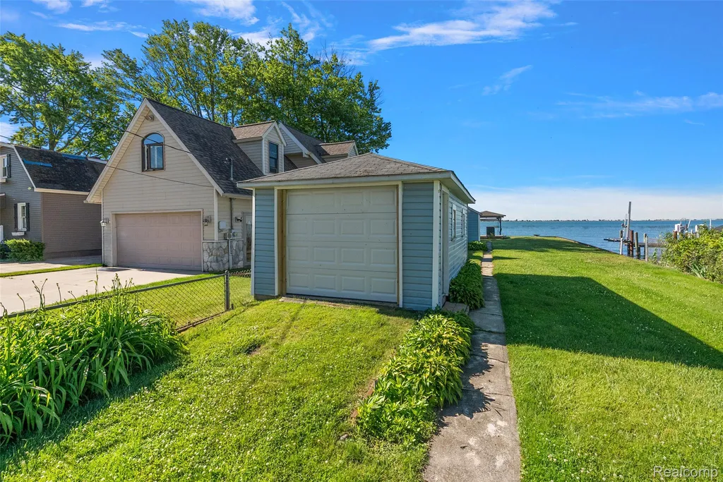 8449 Dixie Highway Ira Township MI 48023
