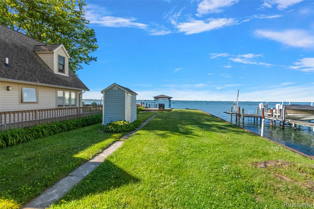 8449 Dixie Highway Ira Township MI 48023