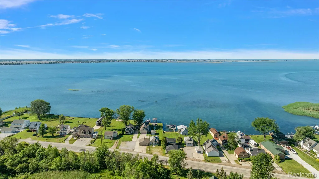 8449 Dixie Highway Ira Township MI 48023