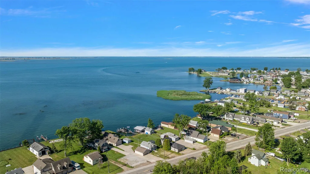 8449 Dixie Highway Ira Township MI 48023