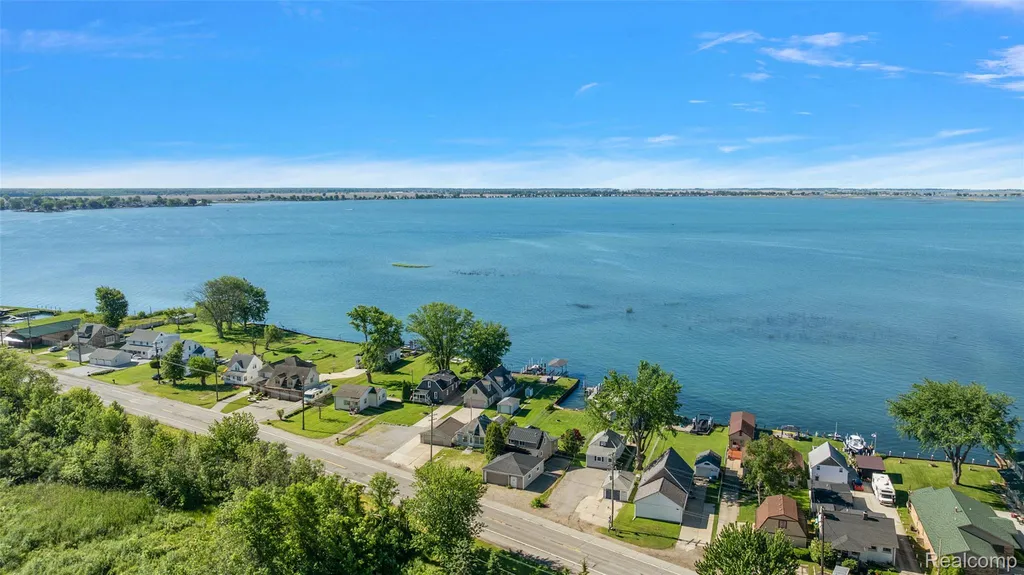 8449 Dixie Highway Ira Township MI 48023