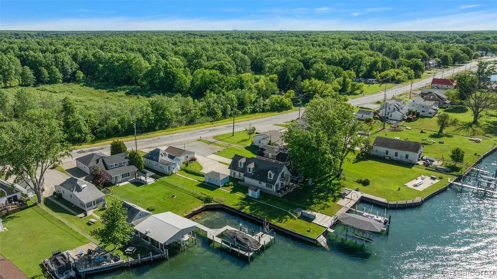 8449 Dixie Highway Ira Township MI 48023