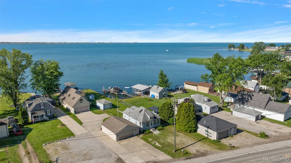 8449 Dixie Highway Ira Township MI 48023