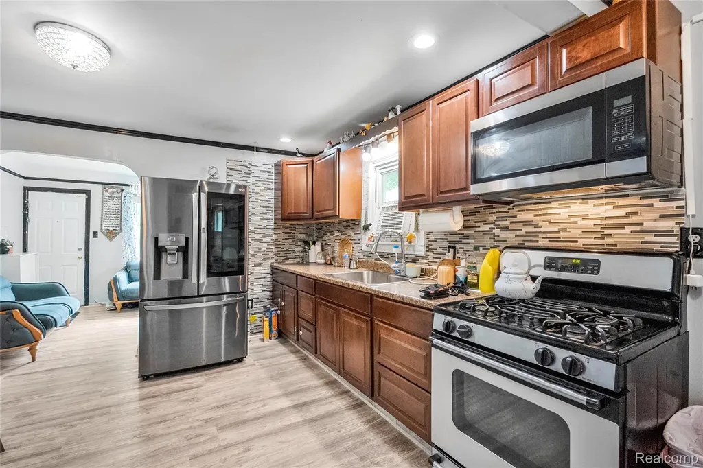 4516 Fleming Street Dearborn Heights City MI 48125