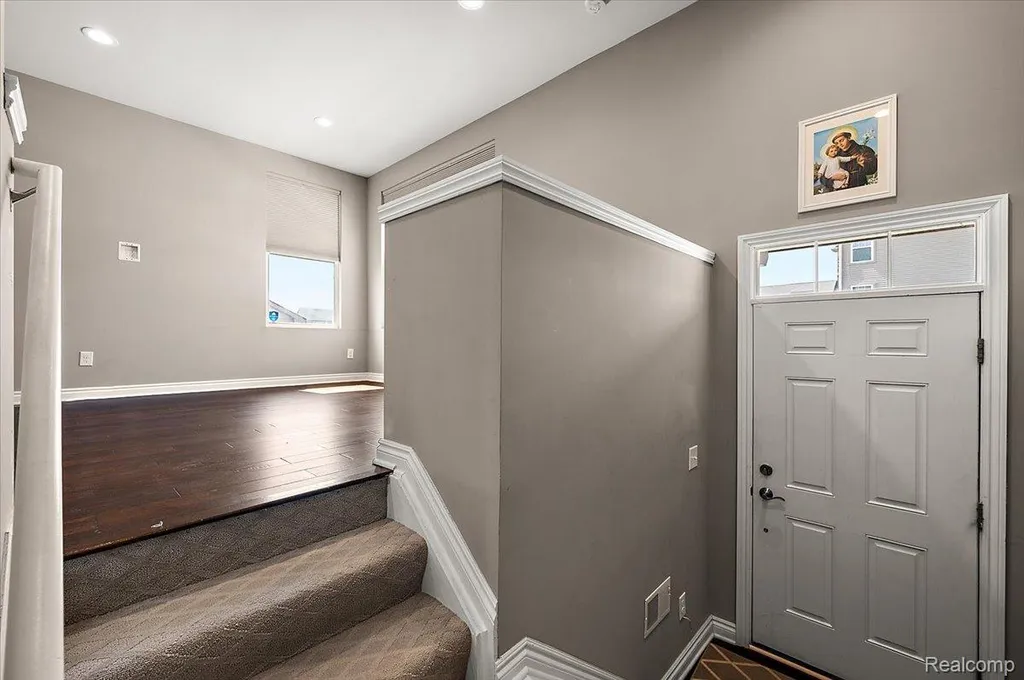 2877 Hartwick Drive Rochester Hills City MI 48307