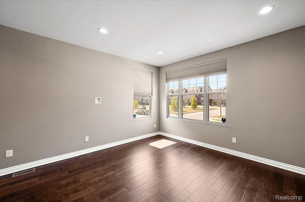 2877 Hartwick Drive Rochester Hills City MI 48307