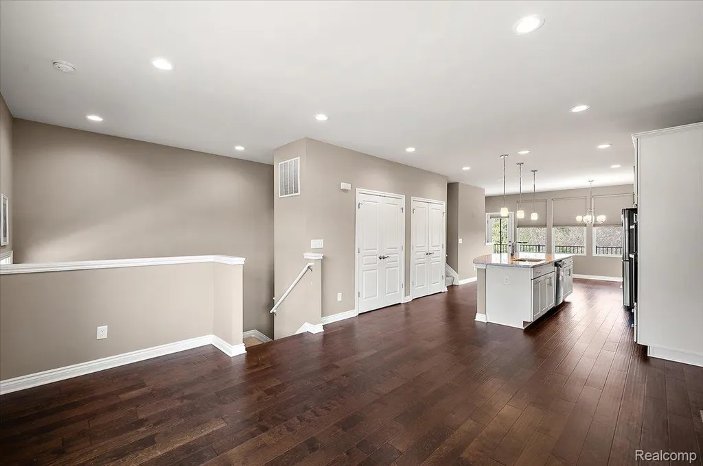 2877 Hartwick Drive Rochester Hills City MI 48307