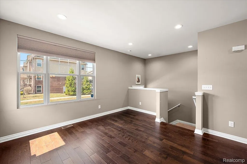 2877 Hartwick Drive Rochester Hills City MI 48307
