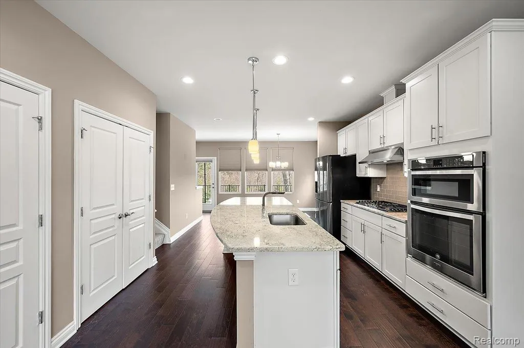2877 Hartwick Drive Rochester Hills City MI 48307