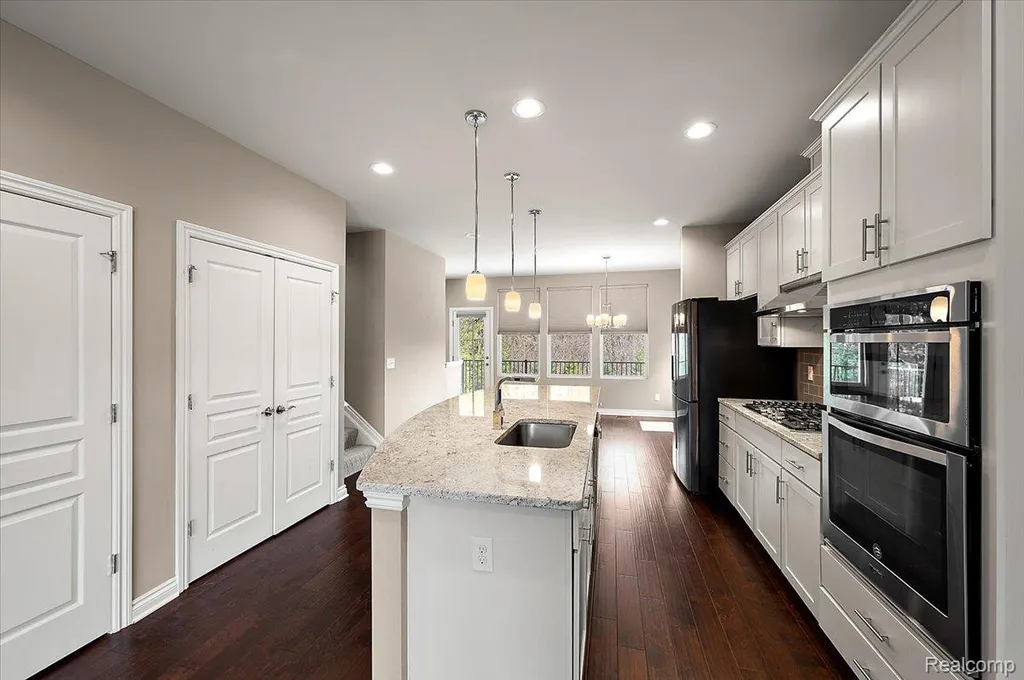 2877 Hartwick Drive Rochester Hills City MI 48307