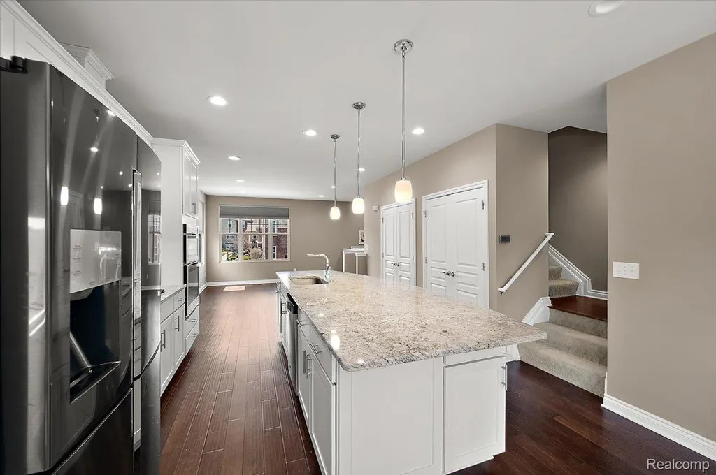 2877 Hartwick Drive Rochester Hills City MI 48307