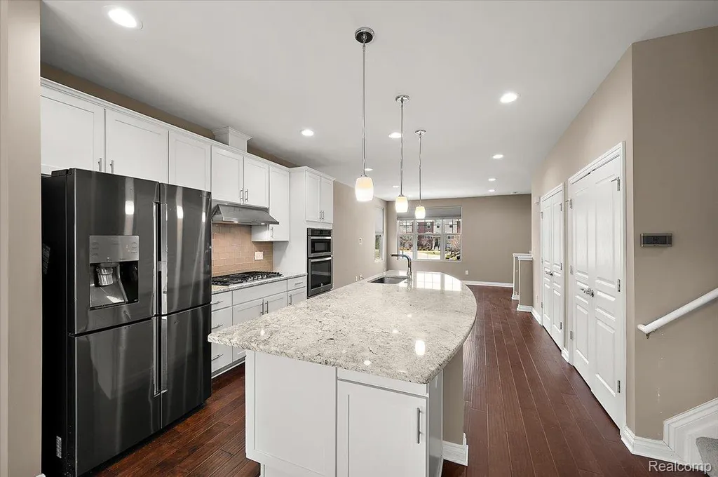 2877 Hartwick Drive Rochester Hills City MI 48307