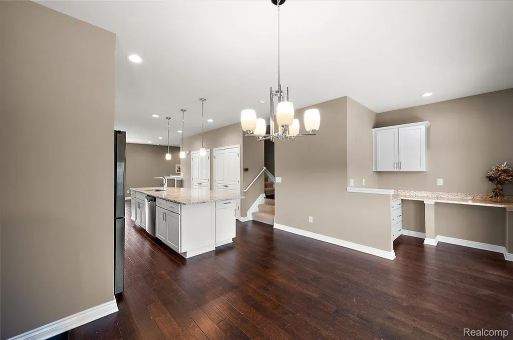 2877 Hartwick Drive Rochester Hills City MI 48307