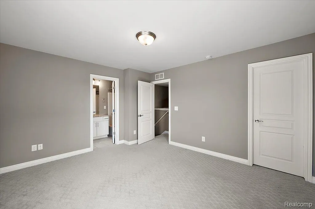 2877 Hartwick Drive Rochester Hills City MI 48307