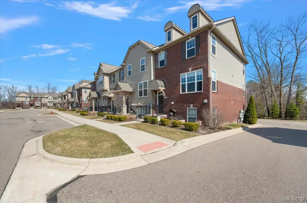 2877 Hartwick Drive Rochester Hills City MI 48307