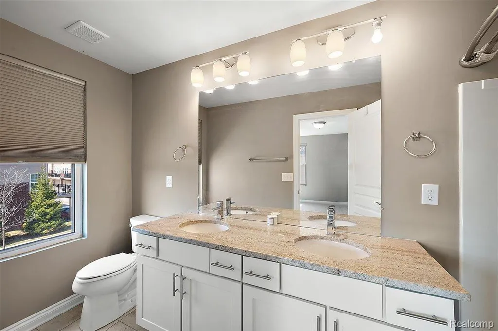 2877 Hartwick Drive Rochester Hills City MI 48307