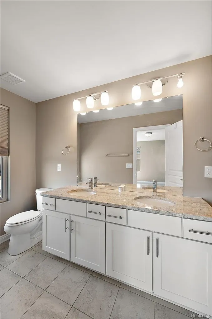 2877 Hartwick Drive Rochester Hills City MI 48307