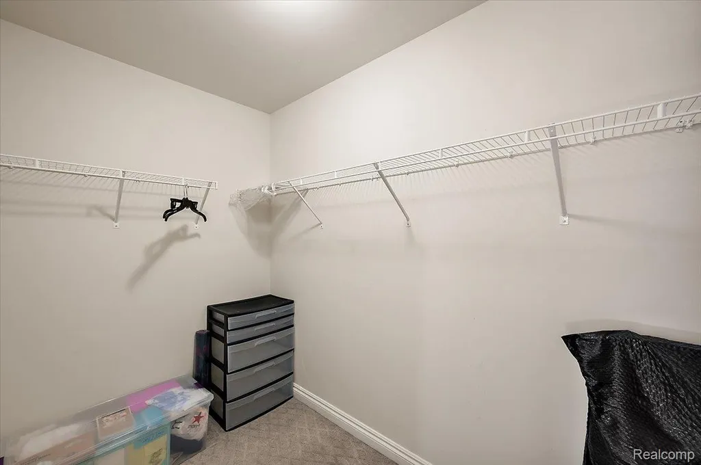 2877 Hartwick Drive Rochester Hills City MI 48307