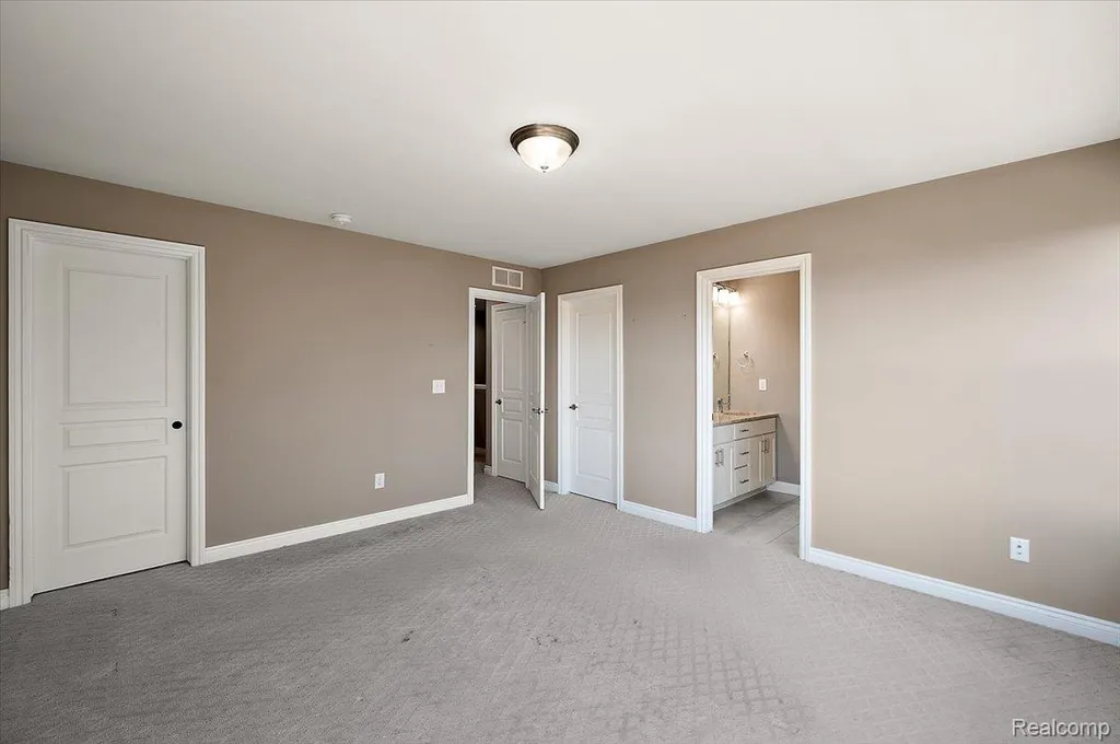 2877 Hartwick Drive Rochester Hills City MI 48307