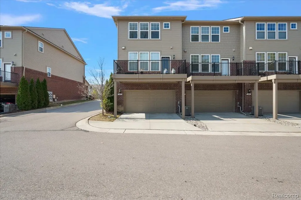2877 Hartwick Drive Rochester Hills City MI 48307