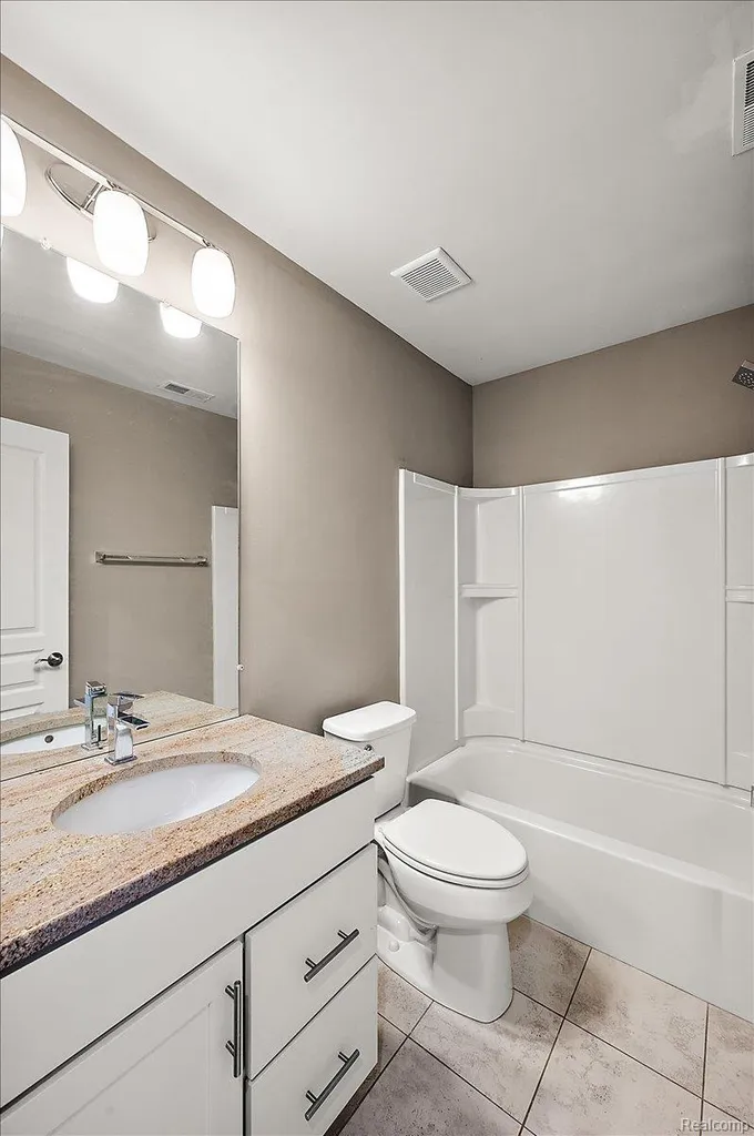 2877 Hartwick Drive Rochester Hills City MI 48307
