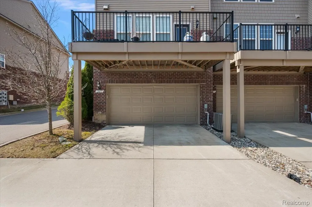 2877 Hartwick Drive Rochester Hills City MI 48307