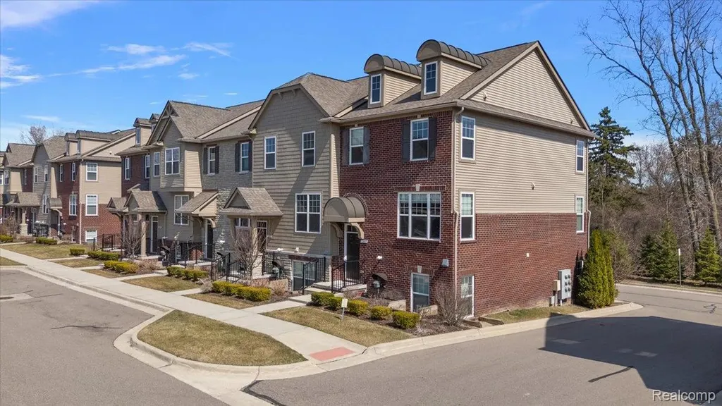 2877 Hartwick Drive Rochester Hills City MI 48307