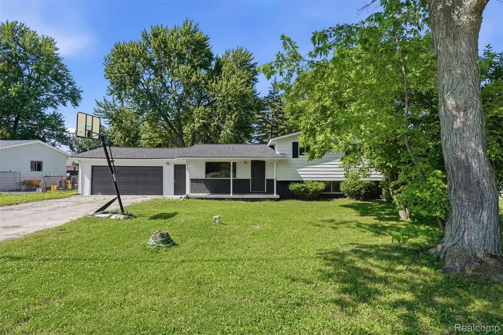 6187 E Maple Avenue Burton City MI 48439