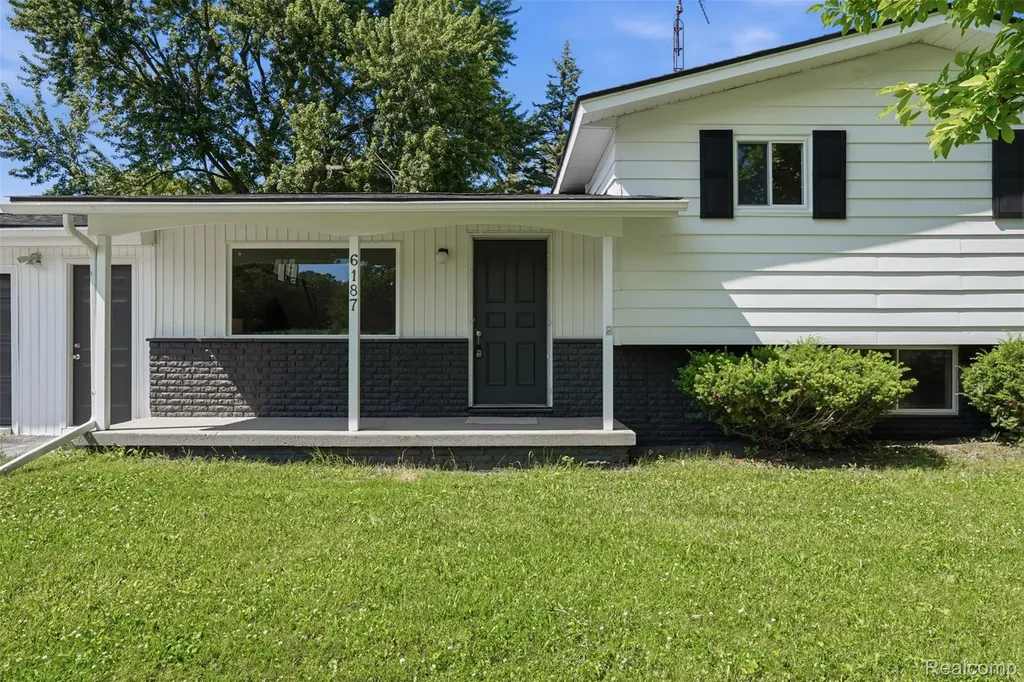 6187 E Maple Avenue Burton City MI 48439