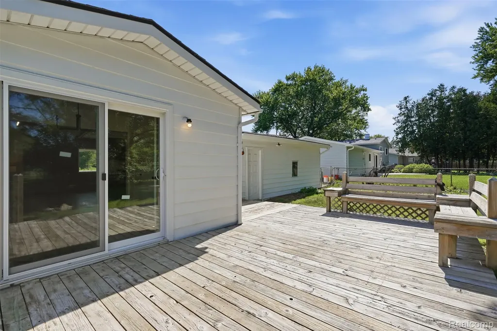 6187 E Maple Avenue Burton City MI 48439