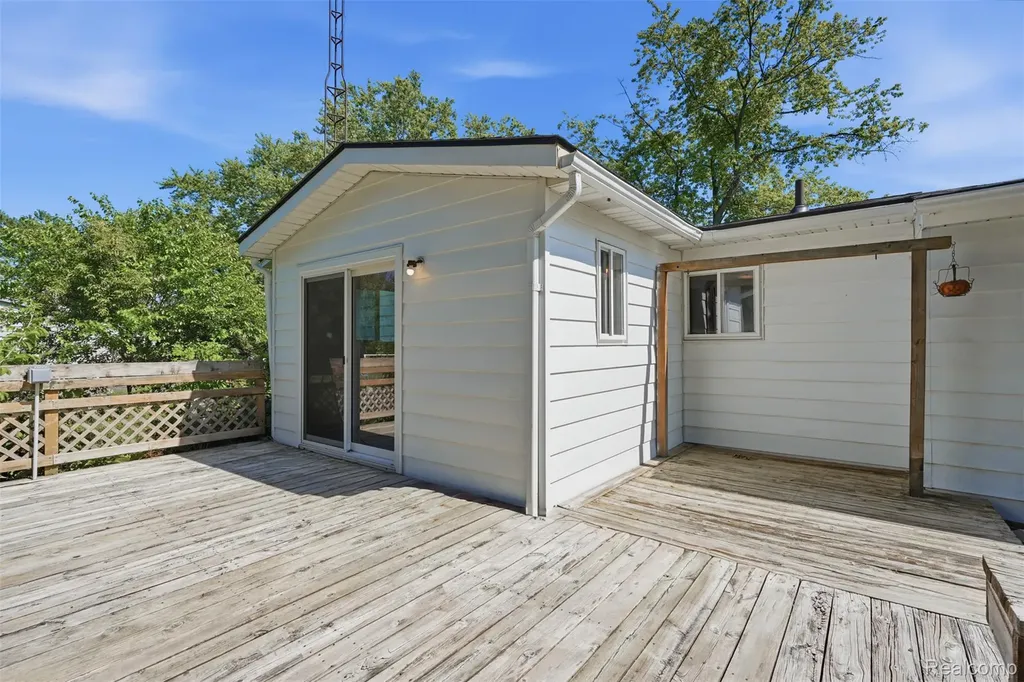 6187 E Maple Avenue Burton City MI 48439