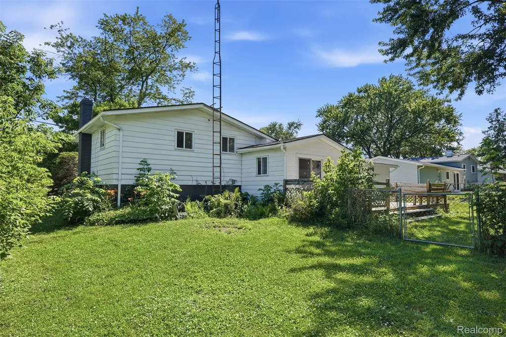 6187 E Maple Avenue Burton City MI 48439