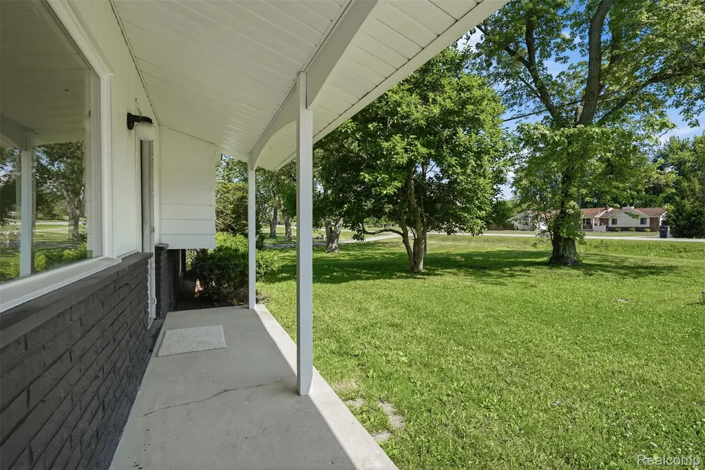 6187 E Maple Avenue Burton City MI 48439
