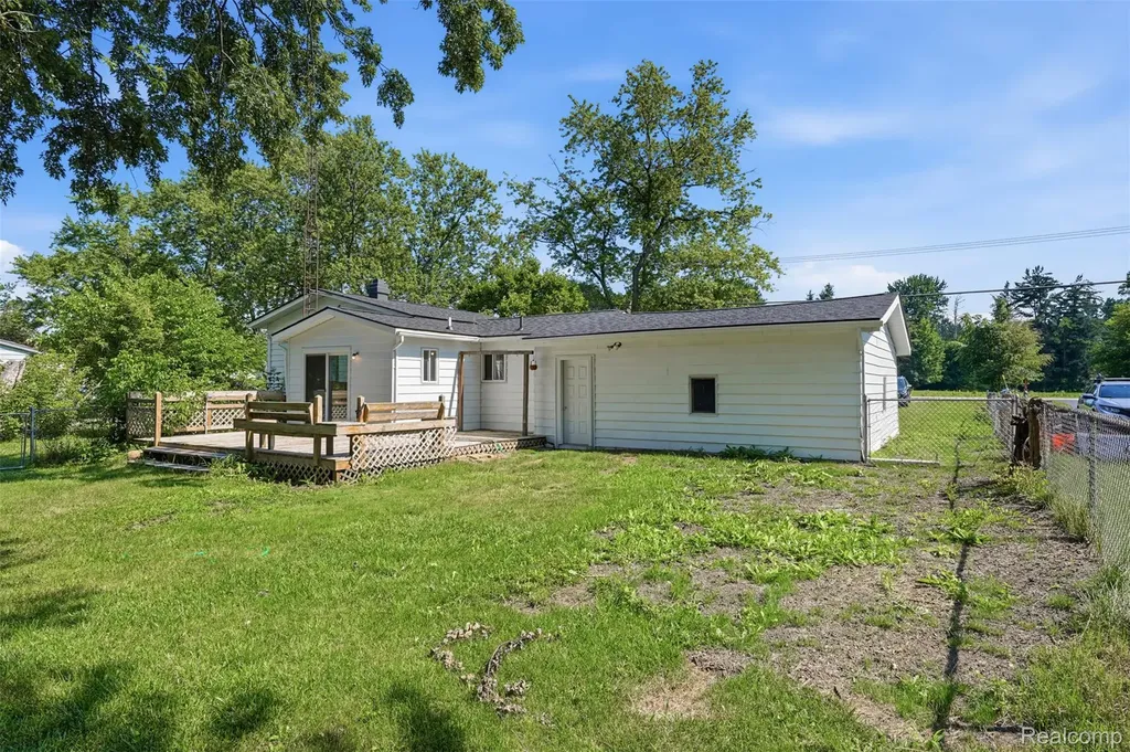6187 E Maple Avenue Burton City MI 48439