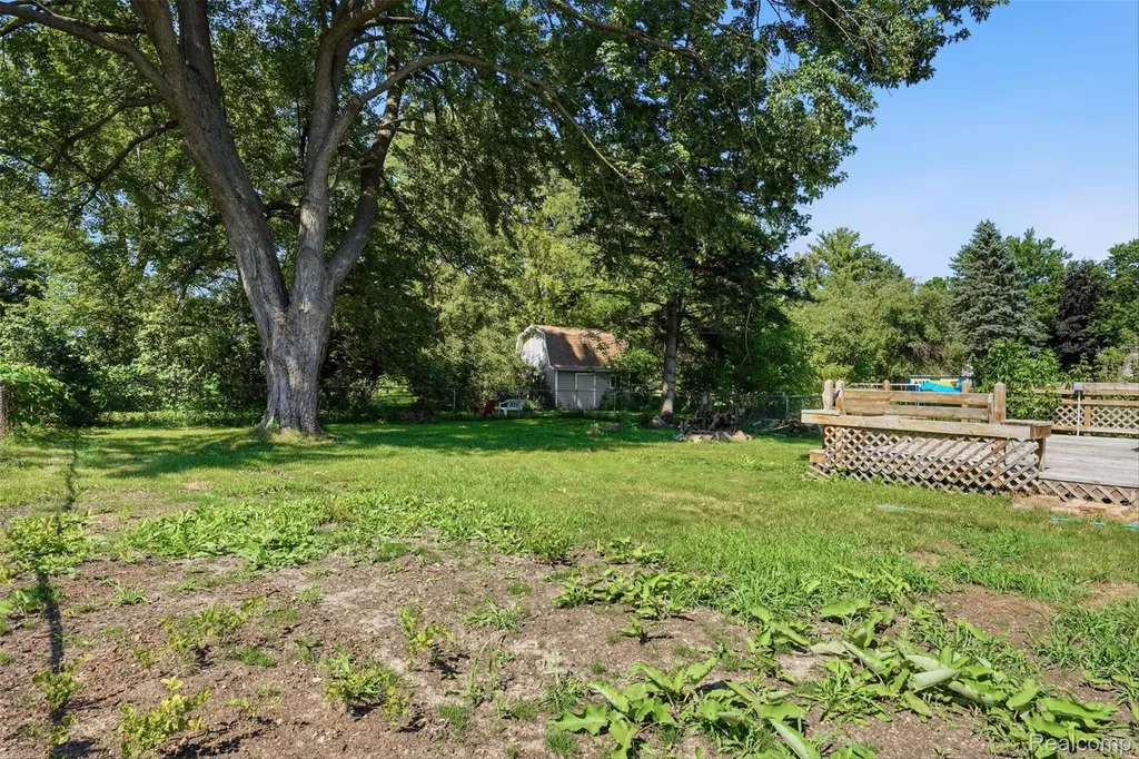 6187 E Maple Avenue Burton City MI 48439