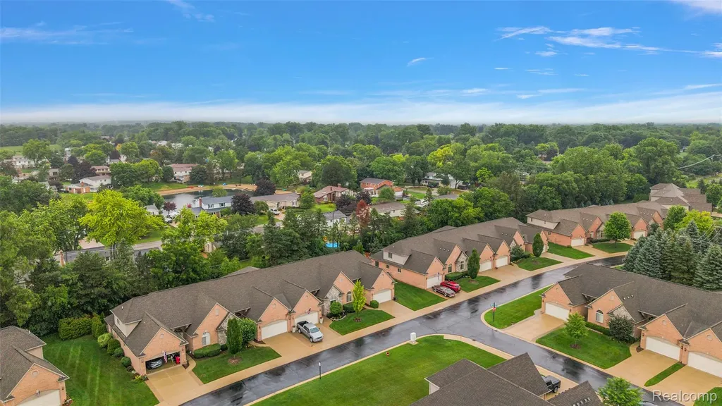 2681 Kentwood Drive Shelby Charter Township MI 48316