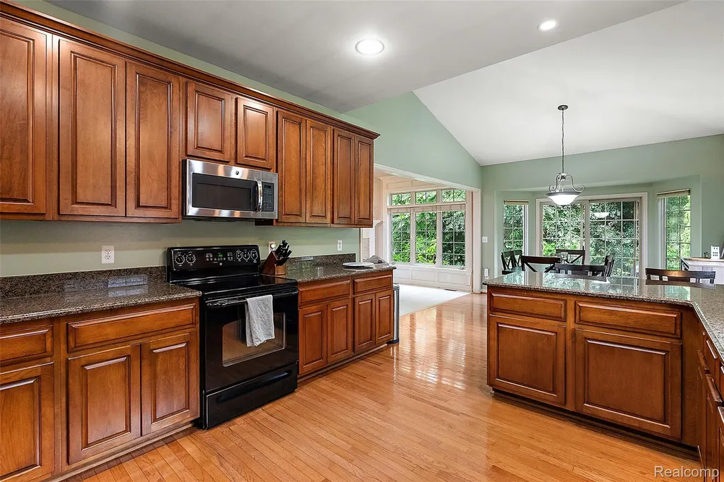 2681 Kentwood Drive Shelby Charter Township MI 48316