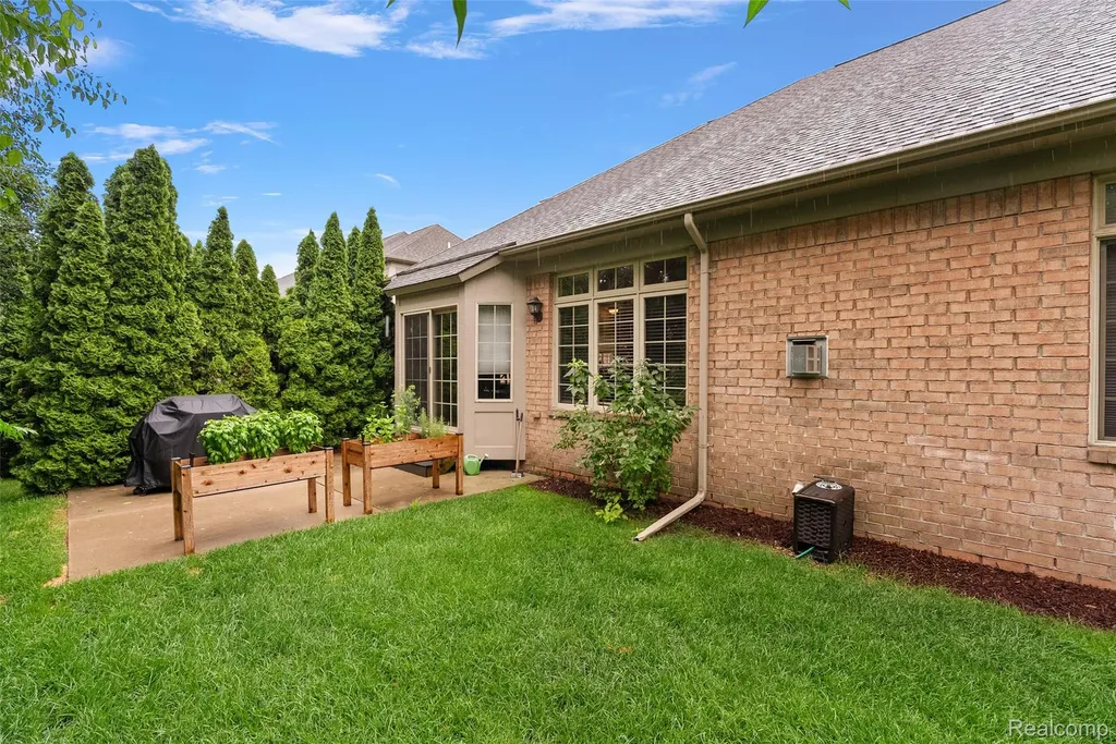 2681 Kentwood Drive Shelby Charter Township MI 48316