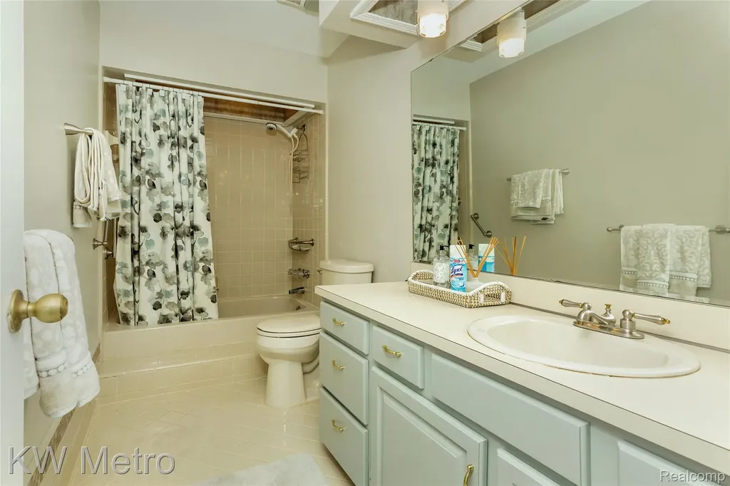 2154 Warrington Road Rochester Hills City MI 48307