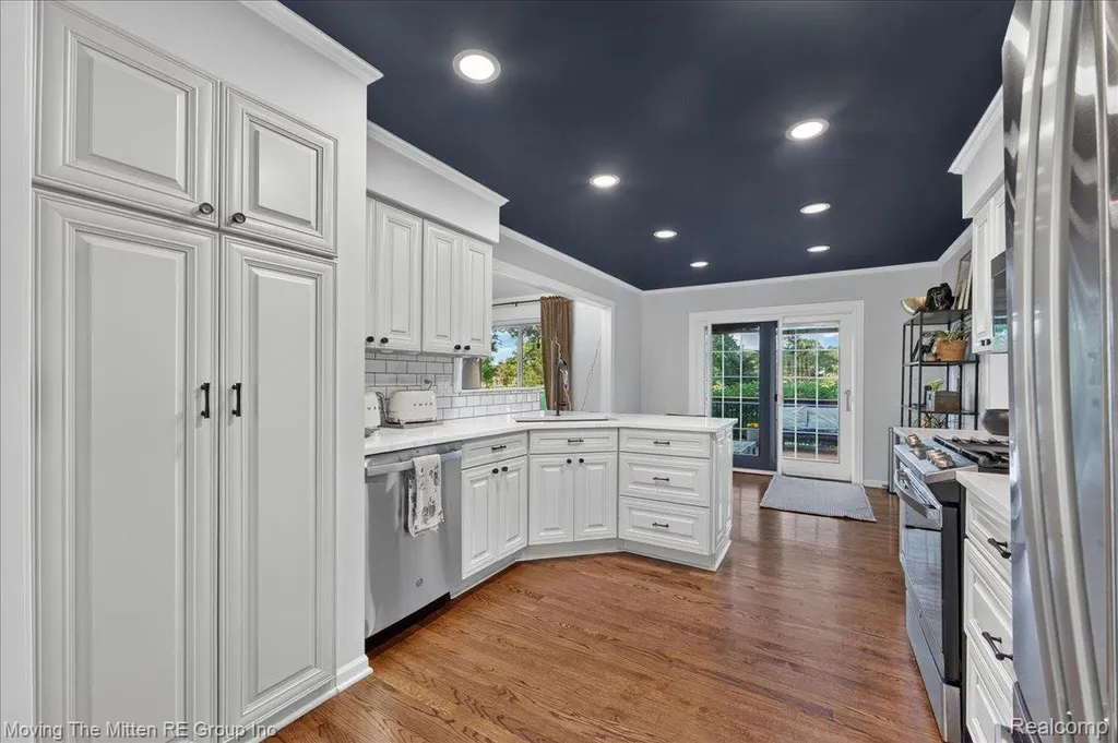 41575 Pheasant Creek Drive Canton Charter Township MI 48188