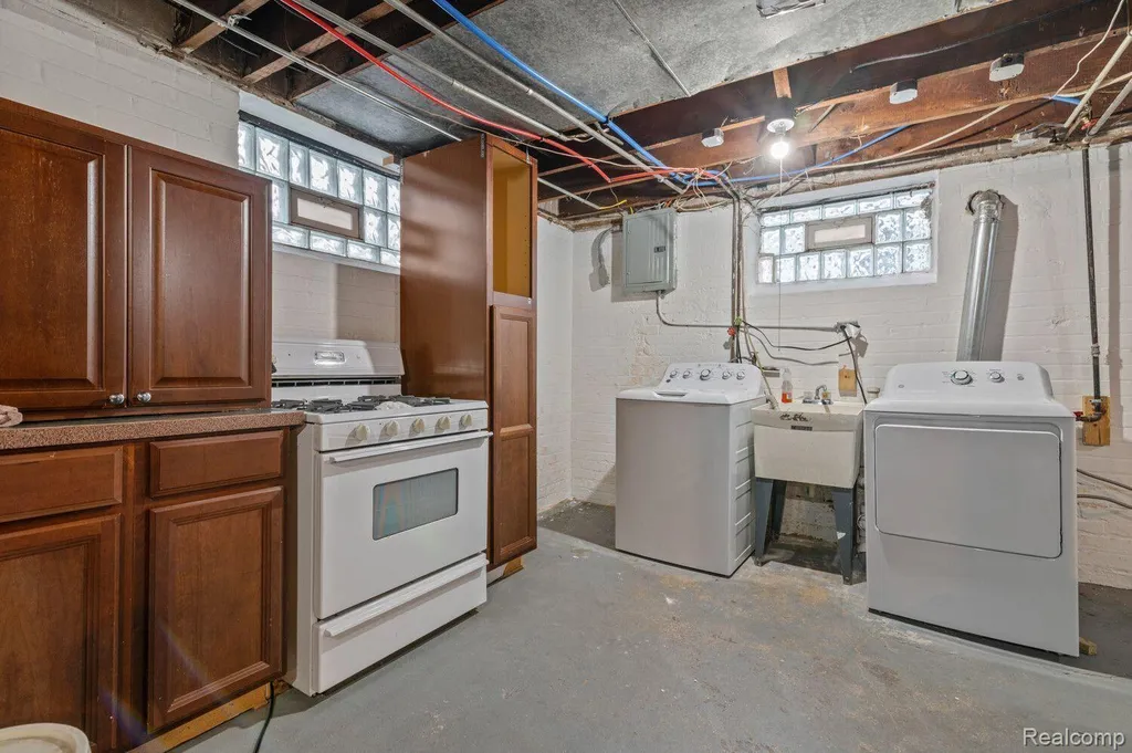 6838 Hartwell Street Dearborn City MI 48126