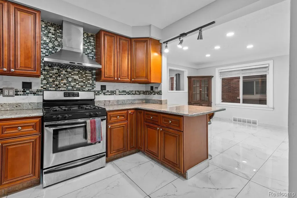 6838 Hartwell Street Dearborn City MI 48126