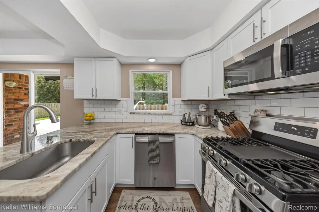 5795 Limestone Drive Troy City MI 48085