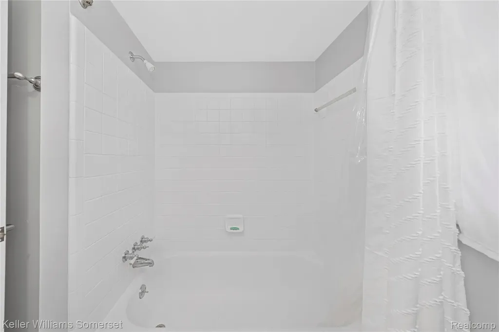 5795 Limestone Drive Troy City MI 48085